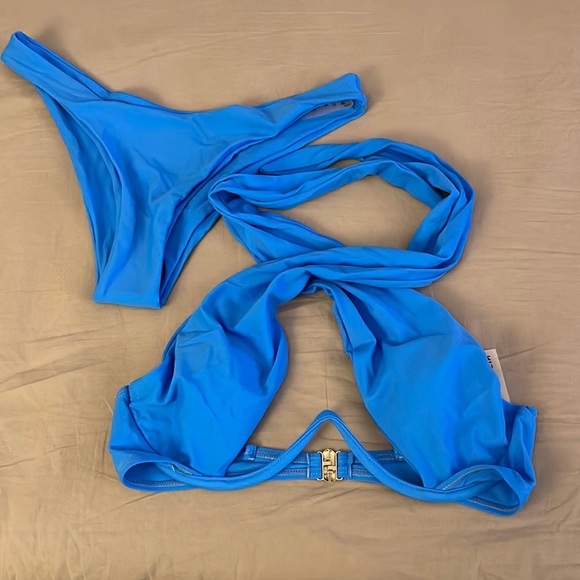 NEW. Cross Halter Underwire Bikini Swimsuit - Picture 4 of 7